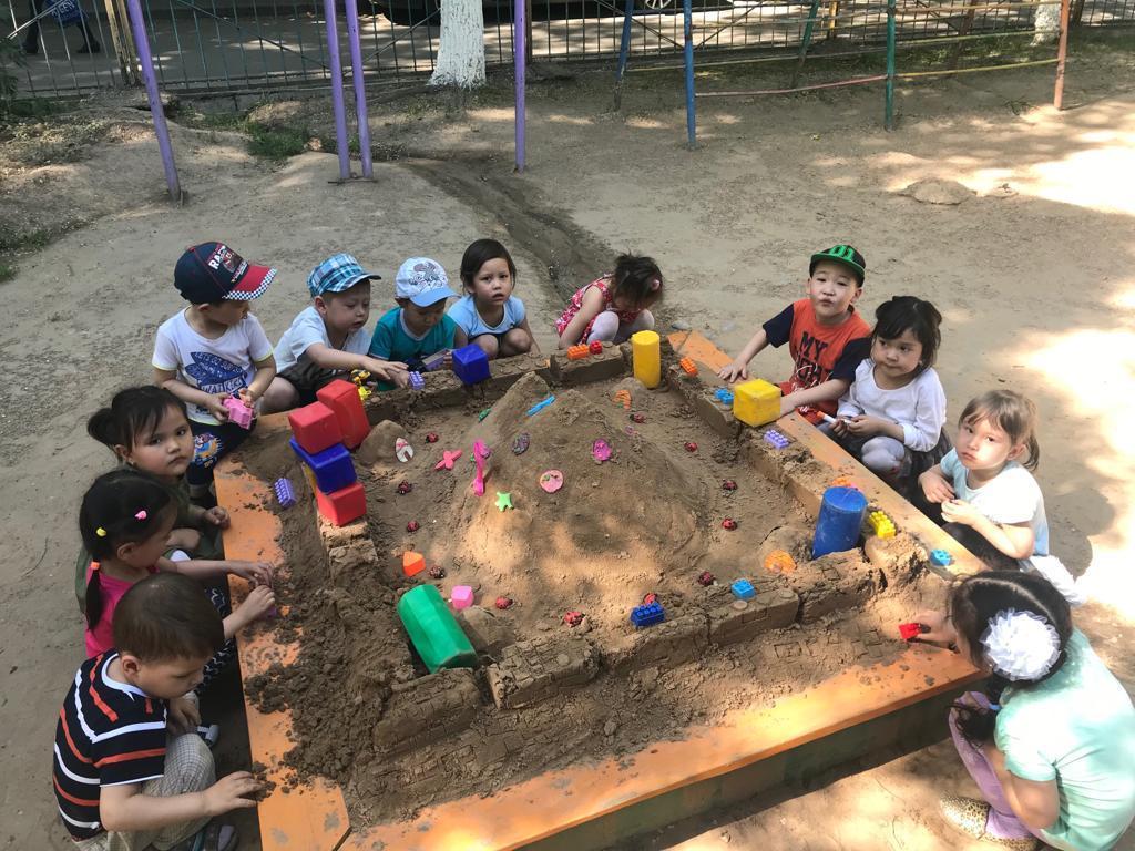 Құмдағы ғажайып суреттер