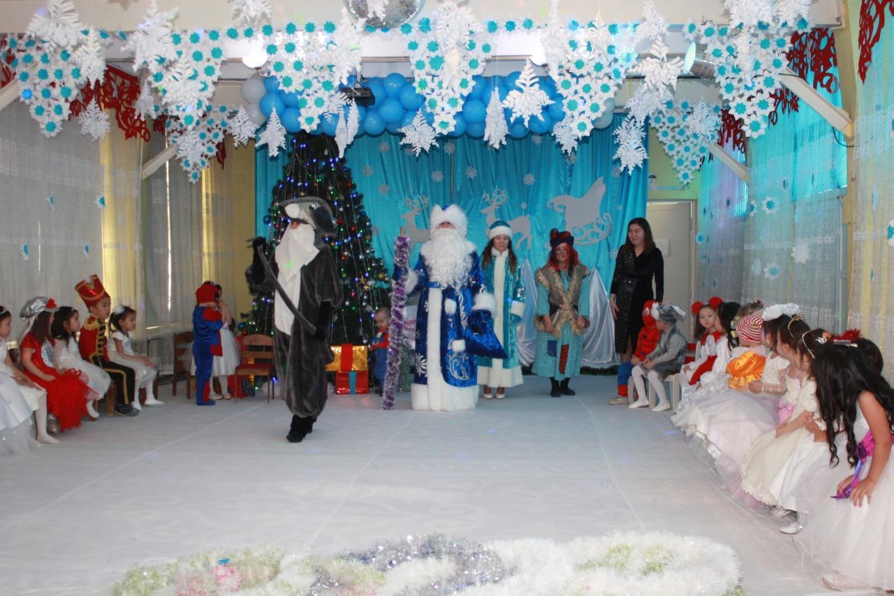 №7 Балдырған тобы. "Жасыл шырша жанында!"