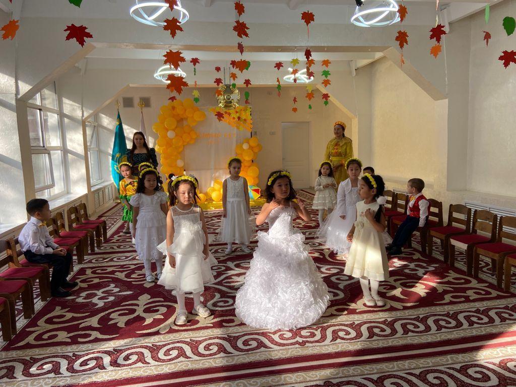 "Алтын күз" ертеңгілігі Гүлдер тобы