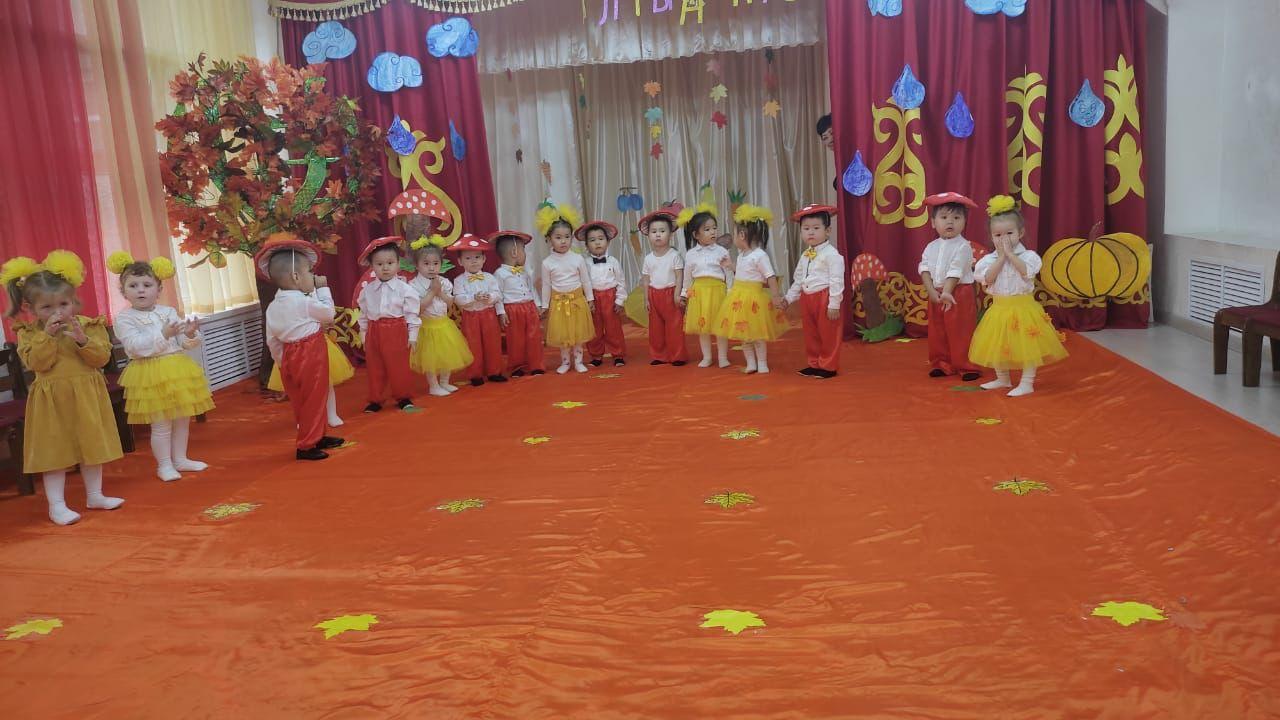 "Алтын күз әсем айналам" тақырыбындағы Күншуақ тобының ертеңгілігі