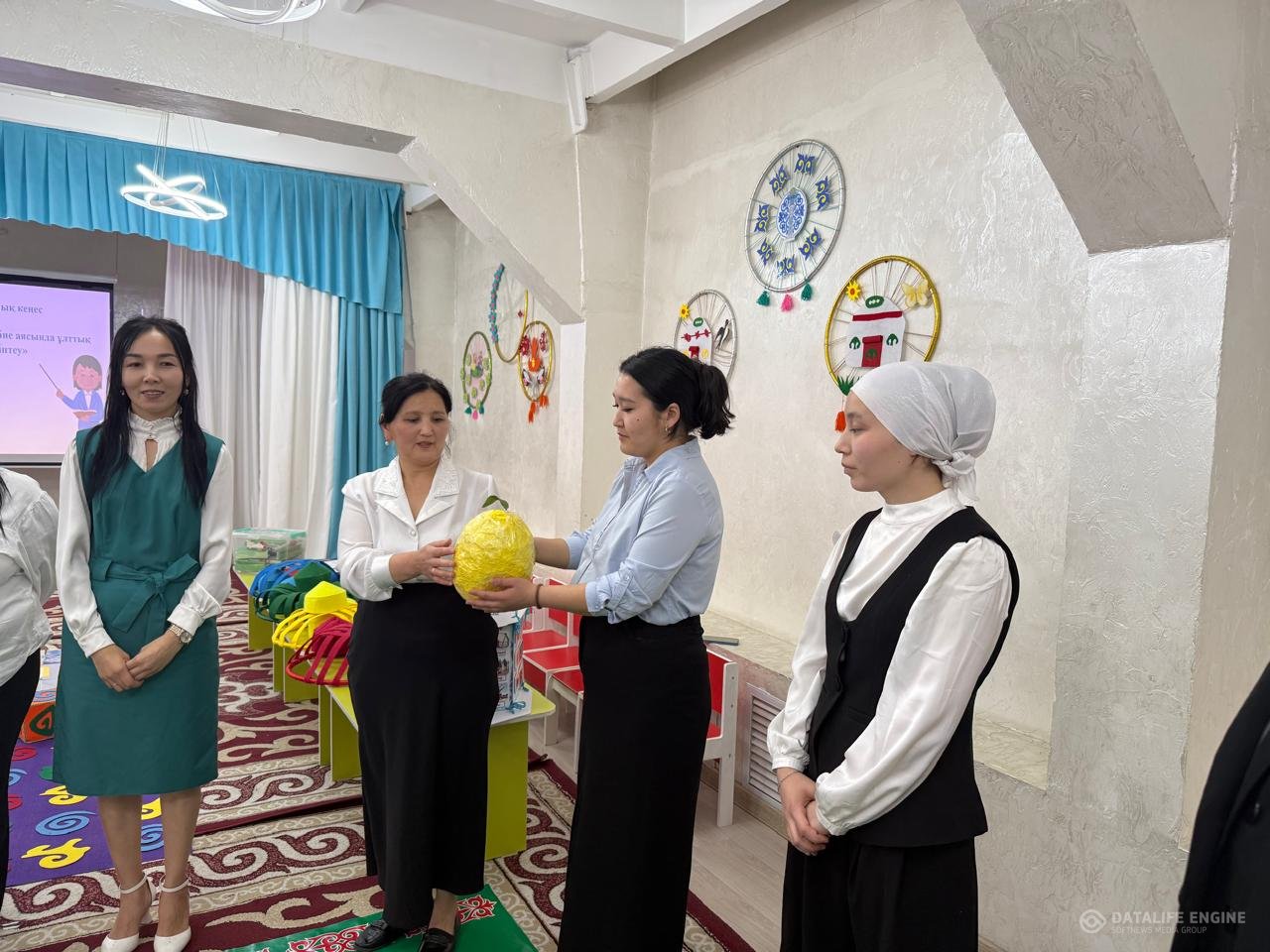 №4 Педагогикалық кеңес    Тақырыбы: "Біртұтас тәрбие  бағдарламасы балабақшада"