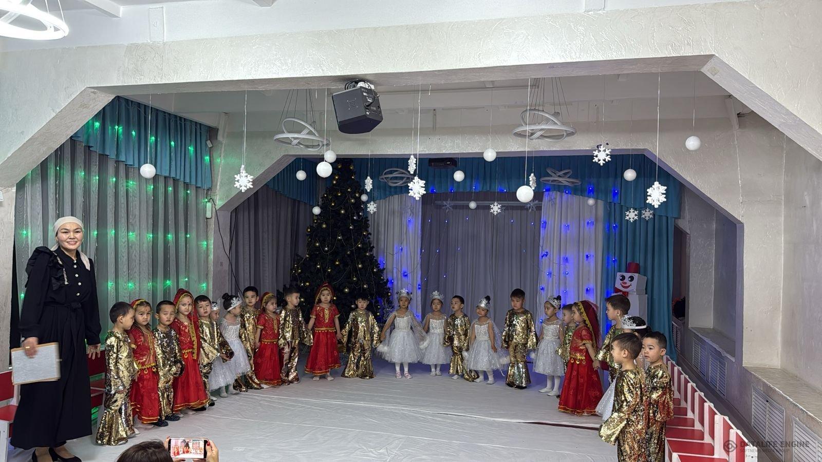 "Жасыл шырша жанында" мерекелік ертеңгілік